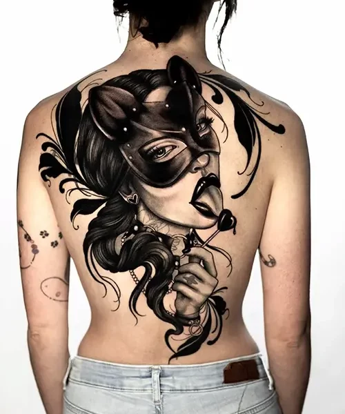 tatouage par aixela dos complet femme sm néotrad